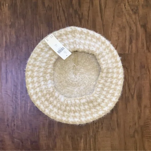 Anthropologie houndstooth beret in natural color Anthropologie houndstooth beret in natural color - www  main image 2